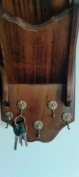 Colgador de llaves de madera