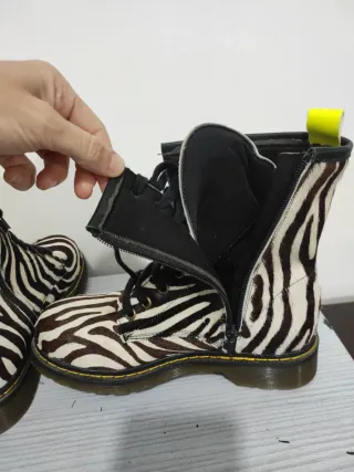 Botas Dr. Martens cebra