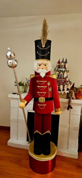 Cascanueces gigante hecho a mano