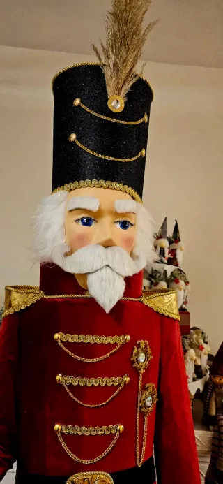 Cascanueces gigante hecho a mano