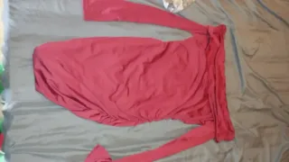 Vestido vino corto hombros descubiertos