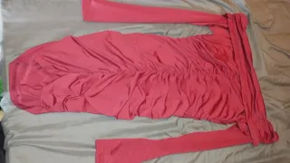 Vestido vino corto hombros descubiertos