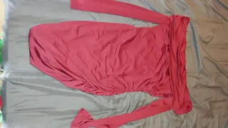 Vestido vino corto hombros descubiertos