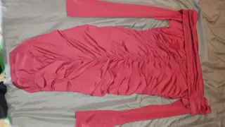 Vestido vino corto hombros descubiertos