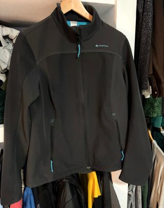 Chaqueta impermeable Quechua Talla M Negra y Azul