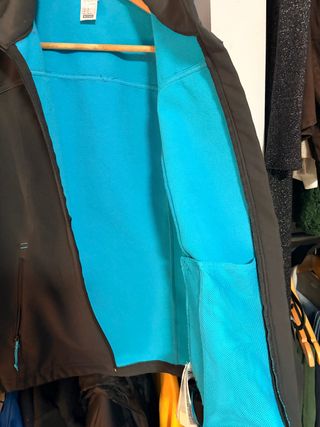 Chaqueta impermeable Quechua Talla M Negra y Azul