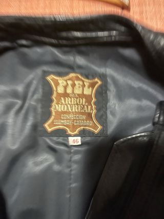 Cazadora de piel negra