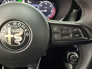 Alfa Romeo Tonale - Tapicería cuero/tela