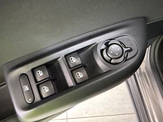 Alfa Romeo Tonale - Tapicería cuero/tela