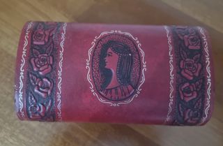 Cofanetto Rosso con Rilievo e Chiave