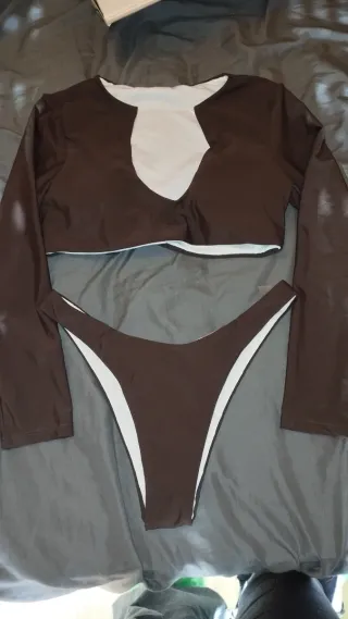 Bikini manga larga marrón y blanco