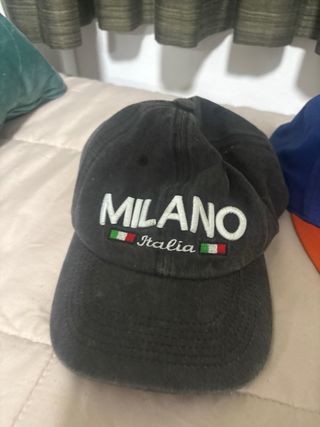 Todo tipo de gorras,precios negociables todos.