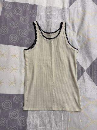 Camiseta tirantes GAP beige.