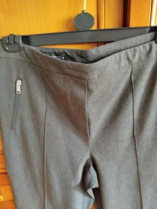 Pantalón Zara Gris con Cremalleras