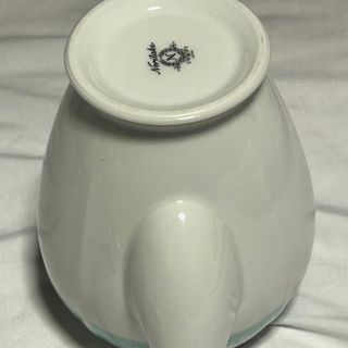 Tetera de porcelana con flores
