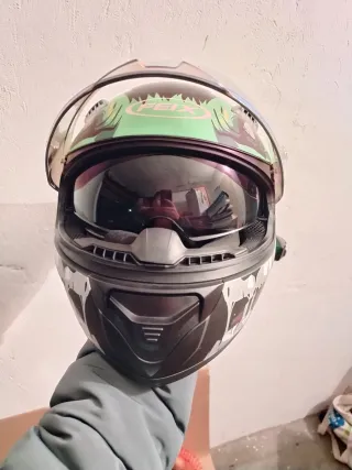 Casco integrale con interfonoBluetooth gia montato