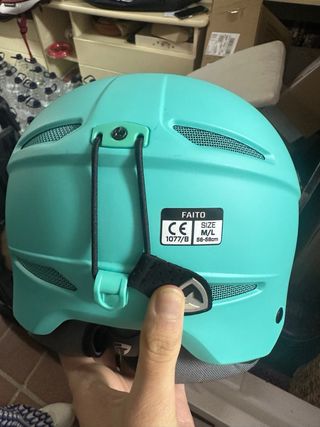 Casco de esquí Briko color turquesa