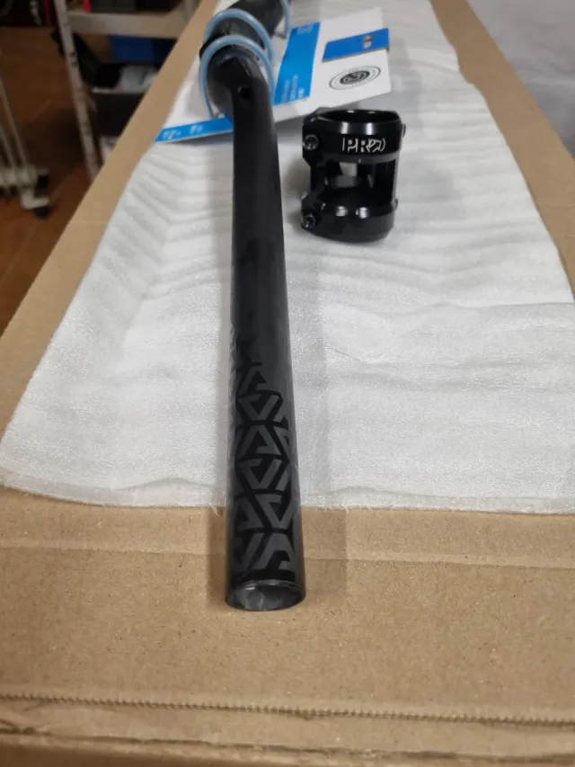 Manillar y Potencia PRO Tharsis