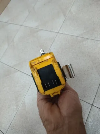 Atornillador Impacto DeWalt DCF880 18V