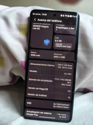 Móvil gris y plateado