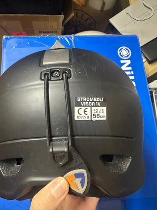 Casco de esquí Briko con visor incorporado