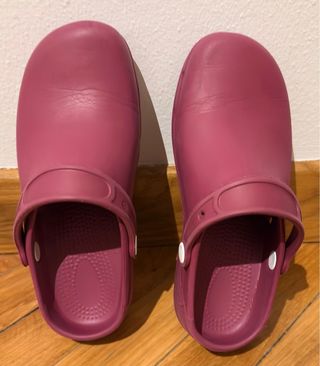 Zuecos sanitarios flotantes