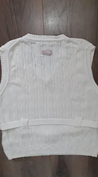 Chaleco de punto Lizgolf beige.