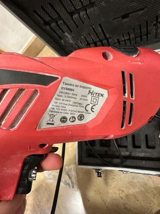 Taladro Hitek Rojo con Maletín