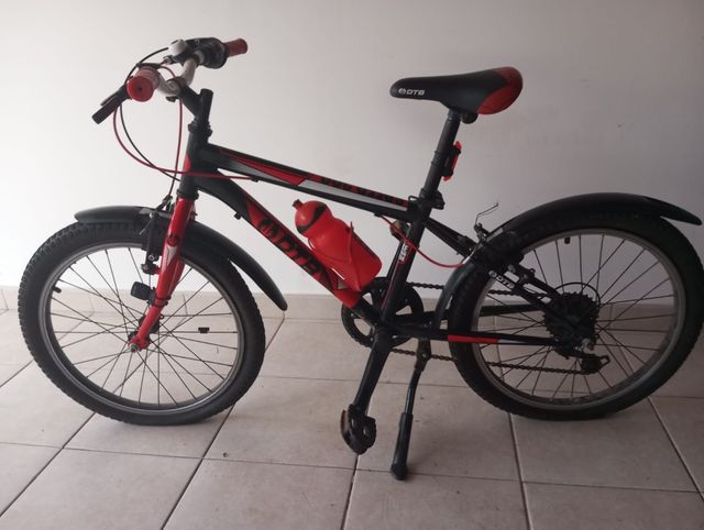 Bicicleta infantil DTB negra y roja