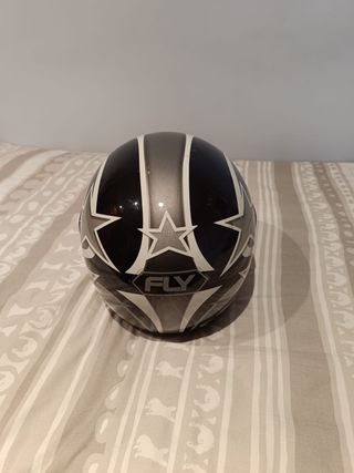 Casco de moto FLY negro y blanco