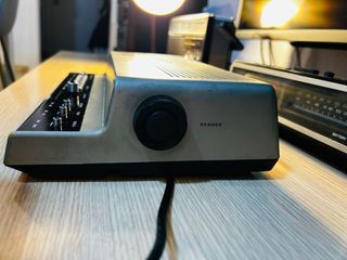 Radio despertador Universum años 70