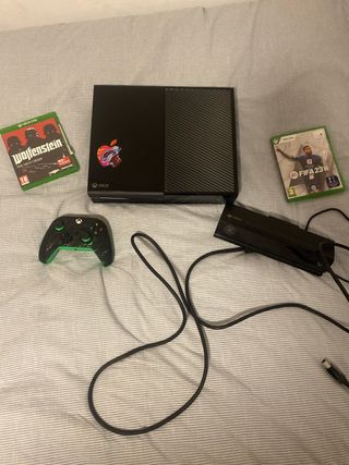 Xbox One Negra + Accesorios