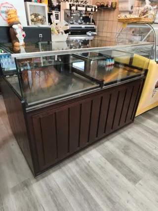 Mostrador expositor madera maciza y cristal