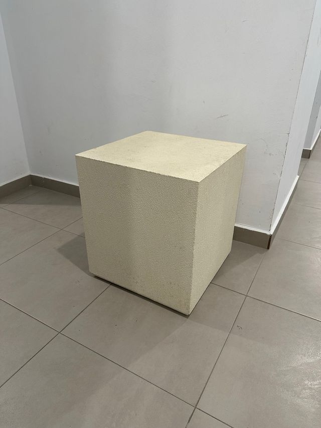 Mesa auxiliar decorativa piedra beige, Zara Home