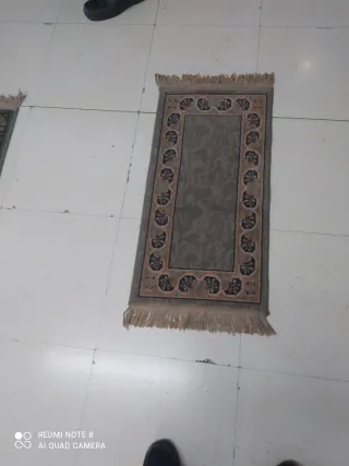 Alfombra de lana beige y gris