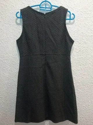 Vestido negro y gris con cuello Peter Pan