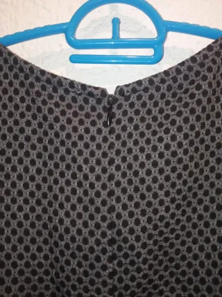 Vestido negro y gris con cuello Peter Pan