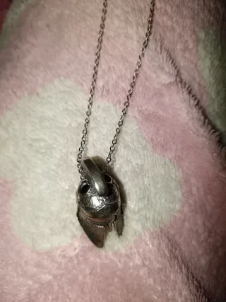 Collar con colgante casco espartano