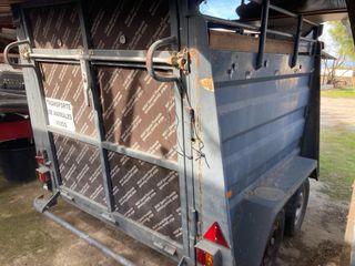 Remolque Van Caballosu marca ALE matrícula blanca