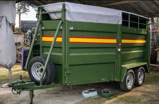 Remolque Van Caballosu marca ALE matrícula blanca