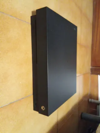 Xbox One X Negra + 2 Mandos y cables principales