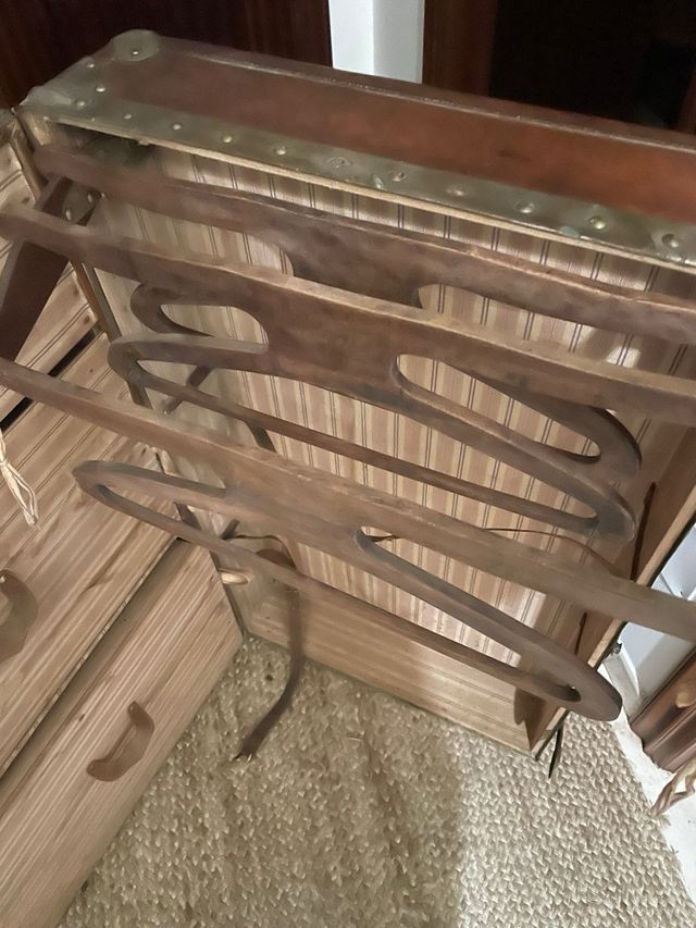 Baúl de viaje antiguo de madera y cuero año1920