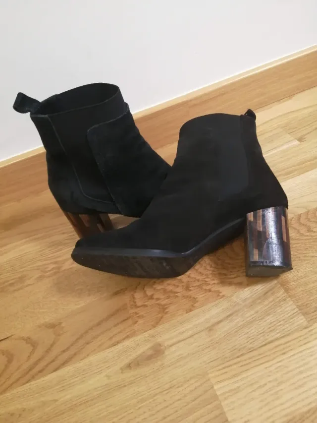 Botines negros con tacon, mujer.