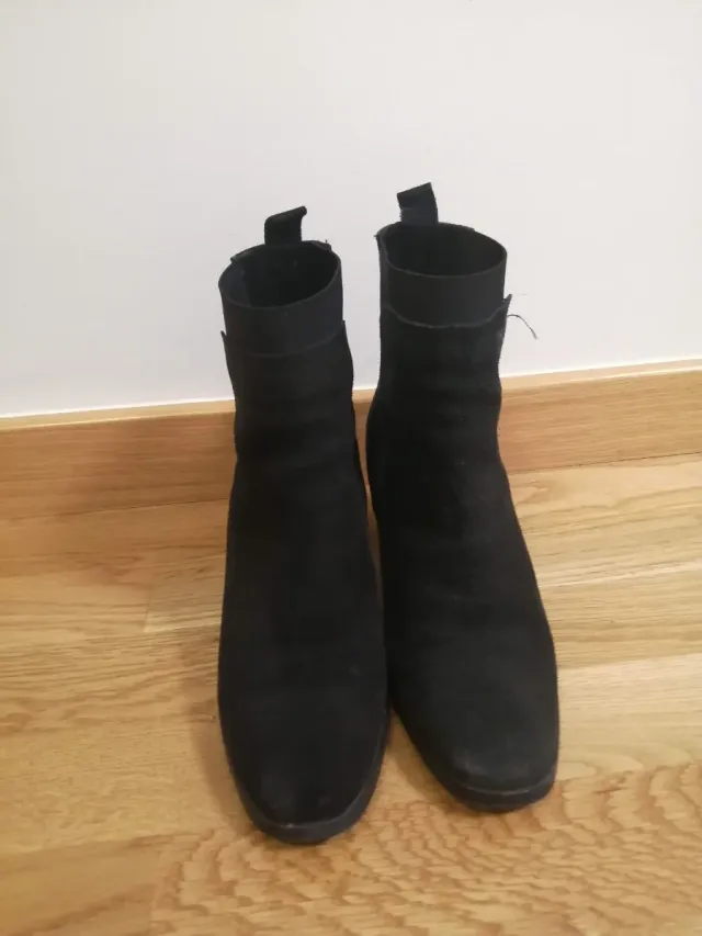 Botines negros con tacon, mujer.