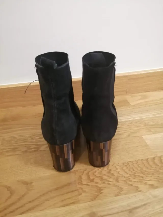 Botines negros con tacon, mujer.