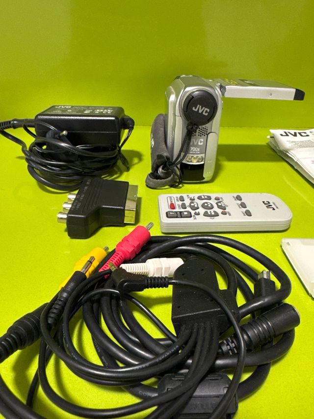 Videocámara JVC Plata y Negra