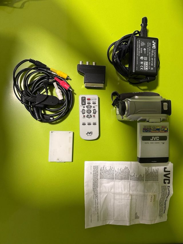 Videocámara JVC Plata y Negra