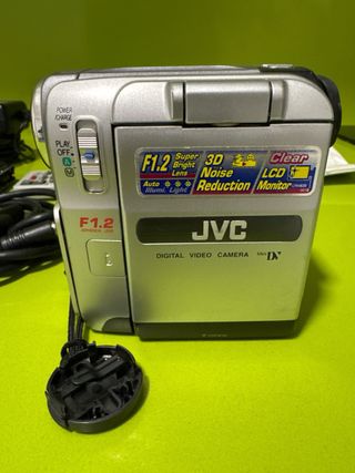 Videocámara JVC Plata y Negra