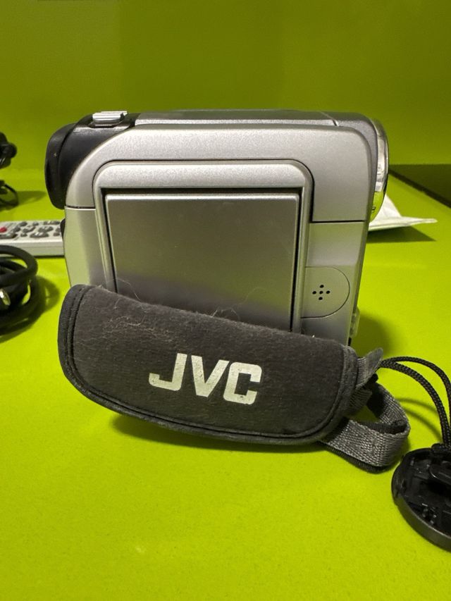 Videocámara JVC Plata y Negra