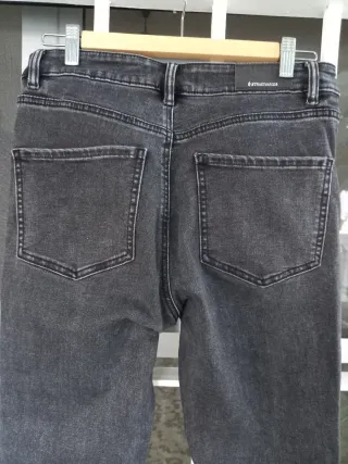 Pantalón campana Stradivarius negro